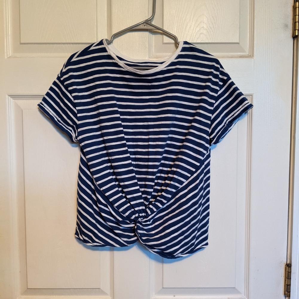 A New Day Women's Top.  Size Small Preowned